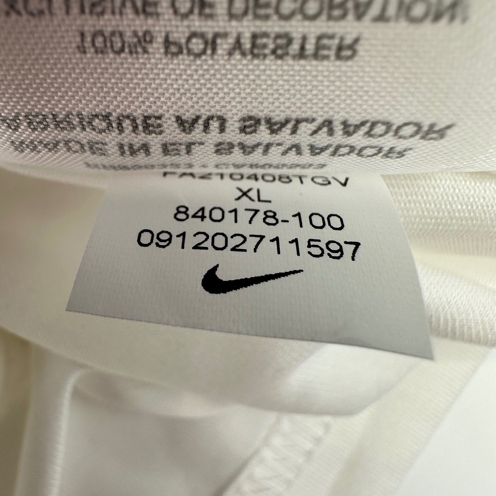 Nike Boys Dri-FIT Training T-Shirt White Pink Blue TM Graphic XL 840178-100 NWT - Picture 9 of 10